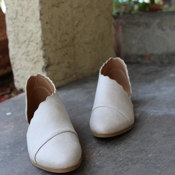 🚨LAST PAIR!!//The Alexandria// Beige ankle Flat - Picture 4 of 6